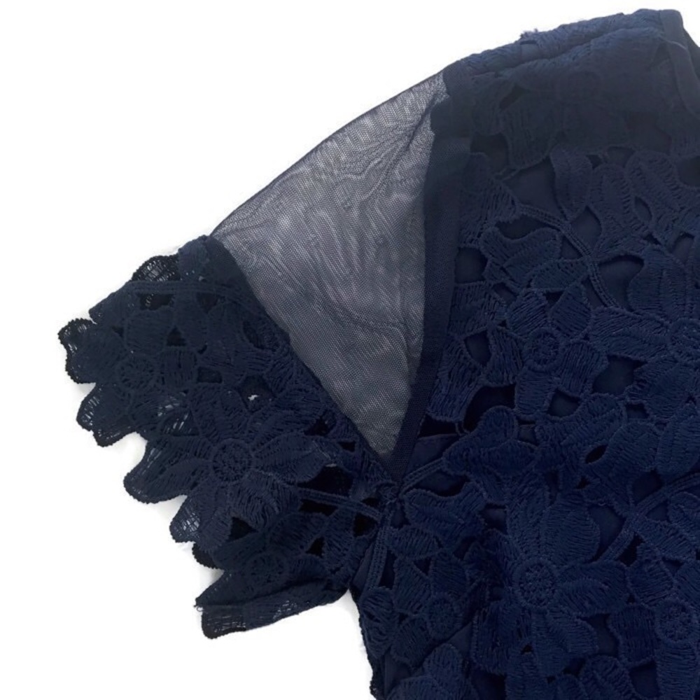Romeo + Juliet Couture Lace Dress - Picture 4 of 8